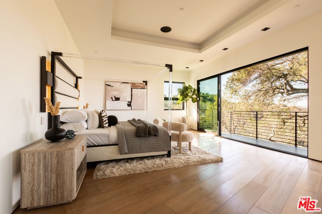 Bedroom, Interior, Living room, Recessed Lighting, Wood Texture Flooring