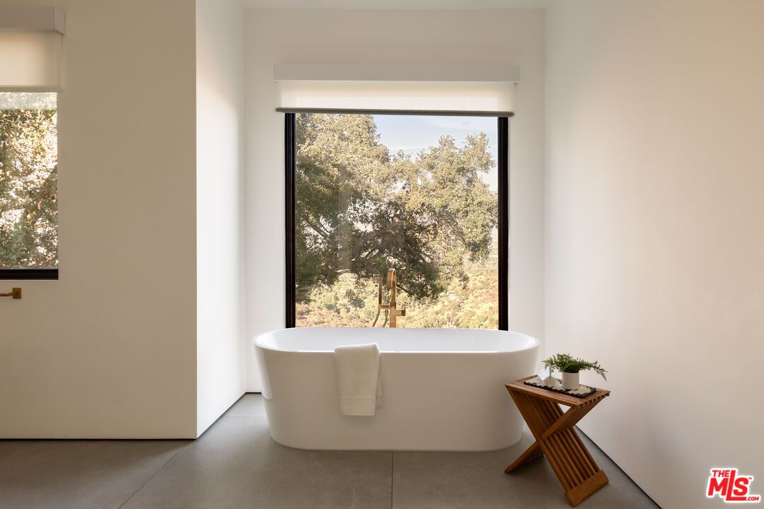 Bathroom, Free Standing Baths, Interior