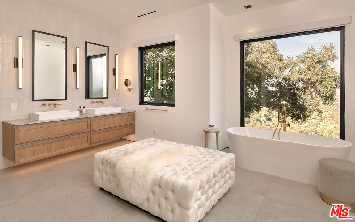 Bathroom, Dual Sink Vanities, Free Standing Baths, Interior, Recessed Lighting