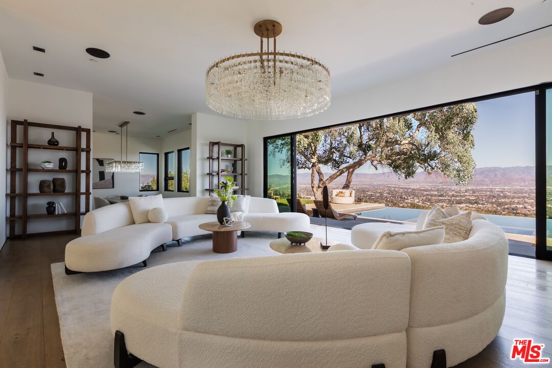 Chandelier, Interior, Living room, Pendant Lights, Recessed Lighting, Wood Texture Flooring