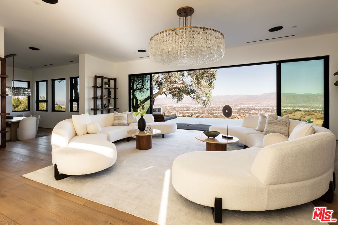 Chandelier, Dining room, Interior, Living room, Recessed Lighting, Wood Texture Flooring