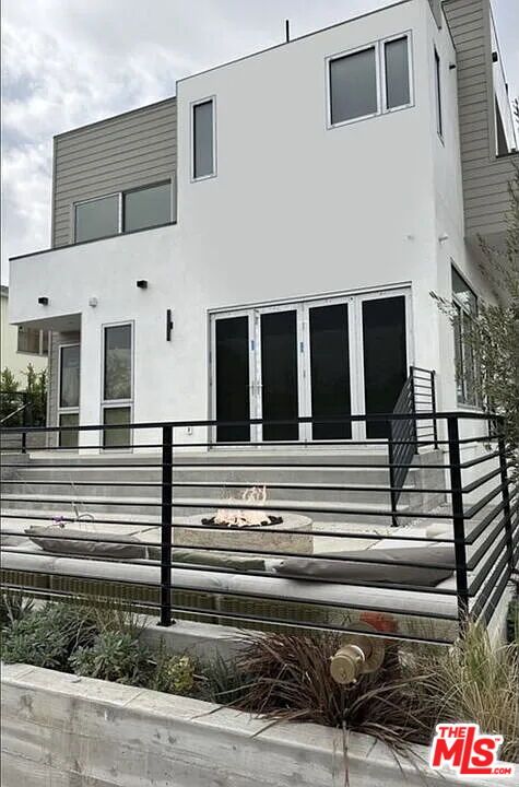 Exterior, Facade, Modern