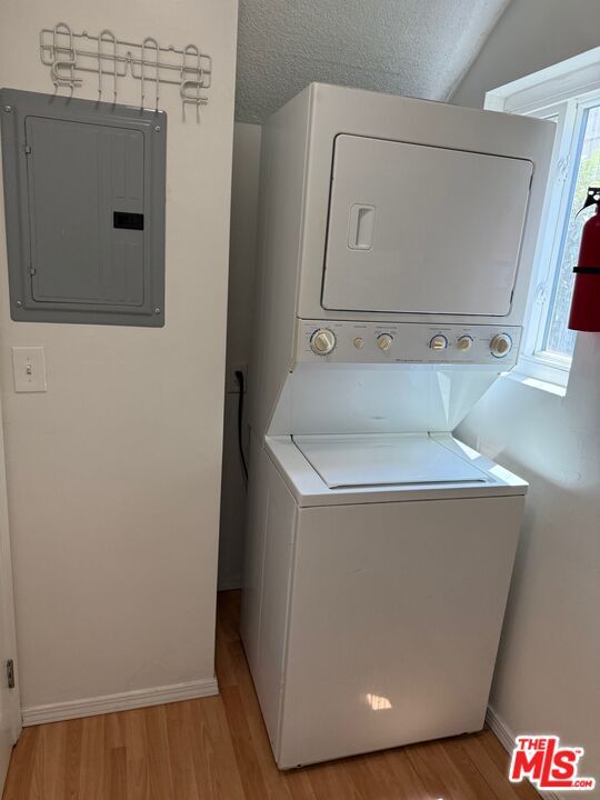 Interior, Utility Closets, Washer, Wood Texture Flooring