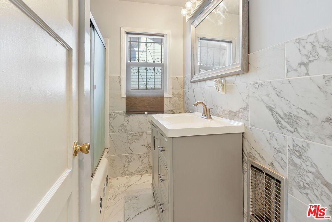 Bathroom, Interior, Marble, Marble Walls