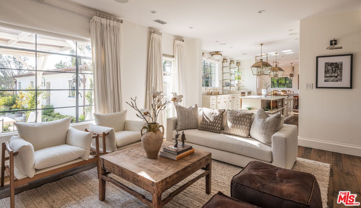 Interior, Kitchen, Living room, Pendant Lights, Recessed Lighting, Wood Texture Flooring