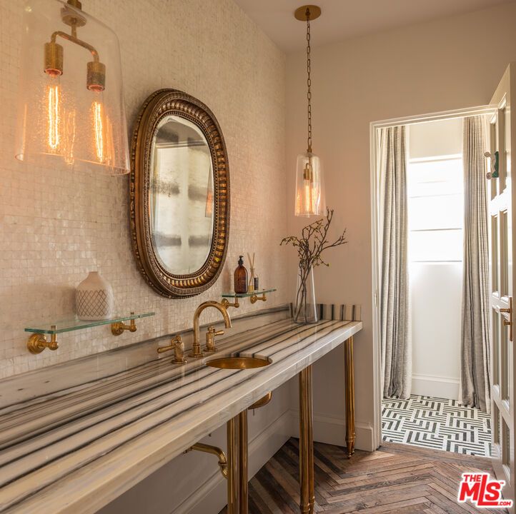 Bathroom, Interior, Pendant Lights, Wood Texture Flooring