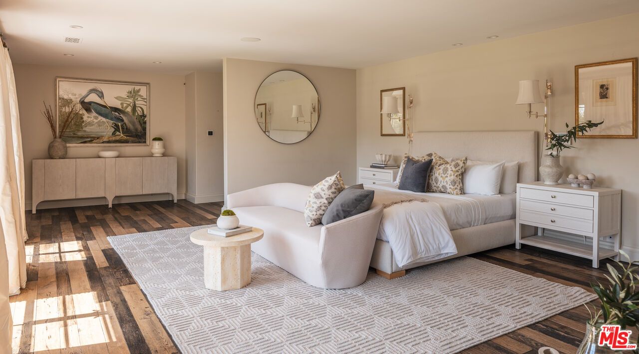 Bedroom, Interior, Living room, Recessed Lighting, Wood Texture Flooring