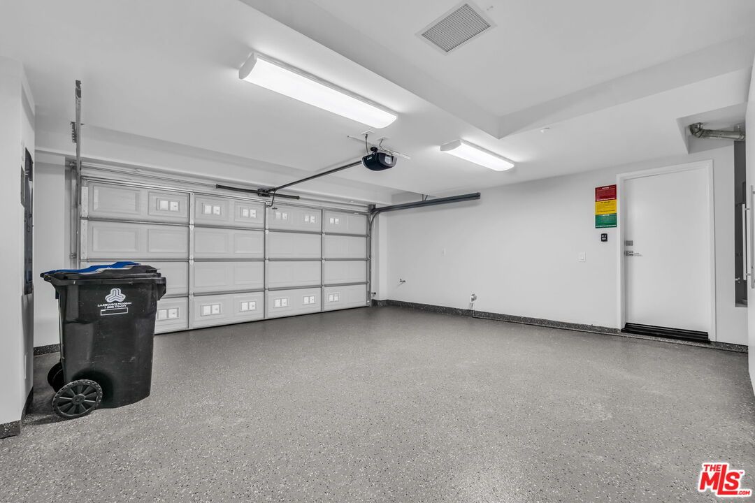Garage, Interior
