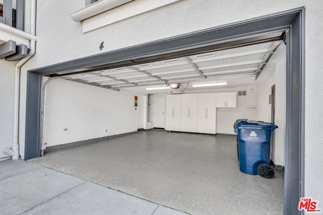 Garage, Interior