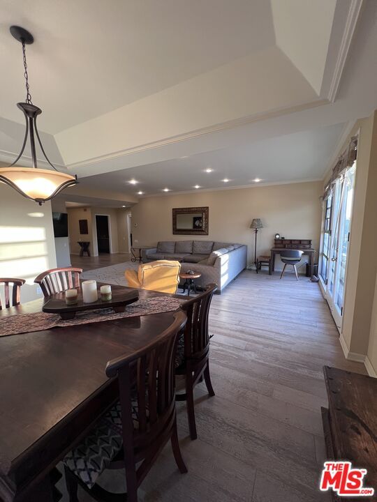 Dining room, Interior, Living room, Pendant Lights, Recessed Lighting, Wood Texture Flooring