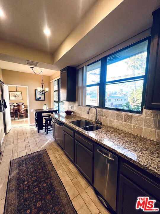 Chandelier, Dining room, Interior, Kitchen, Pendant Lights, Recessed Lighting, Wood Texture Flooring