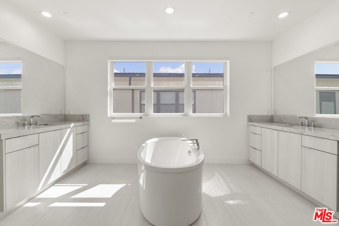 Bathroom, Dual Sink Vanities, Free Standing Baths, Interior, Recessed Lighting