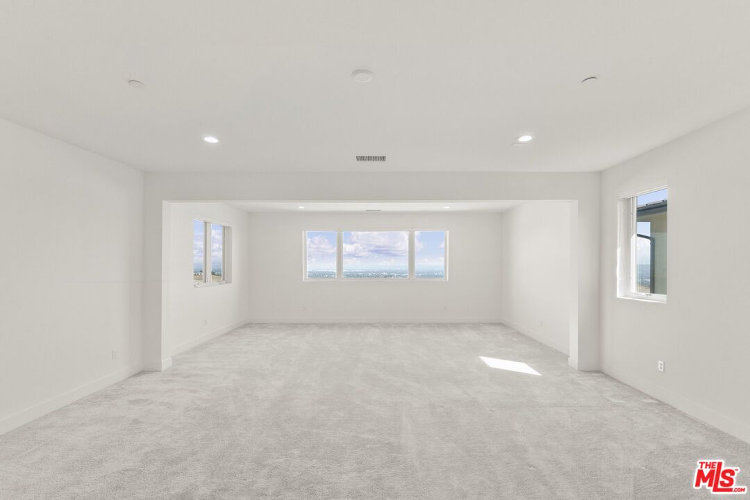 Empty room, Interior, Recessed Lighting