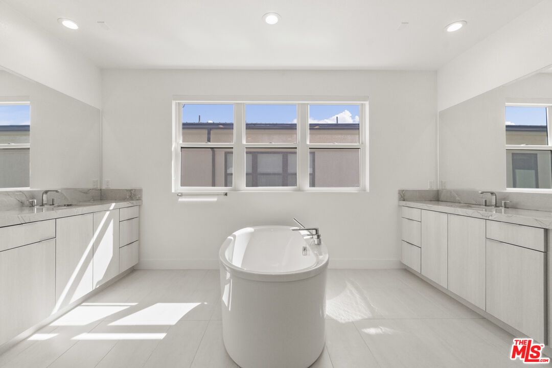 Bathroom, Dual Sink Vanities, Free Standing Baths, Interior, Recessed Lighting