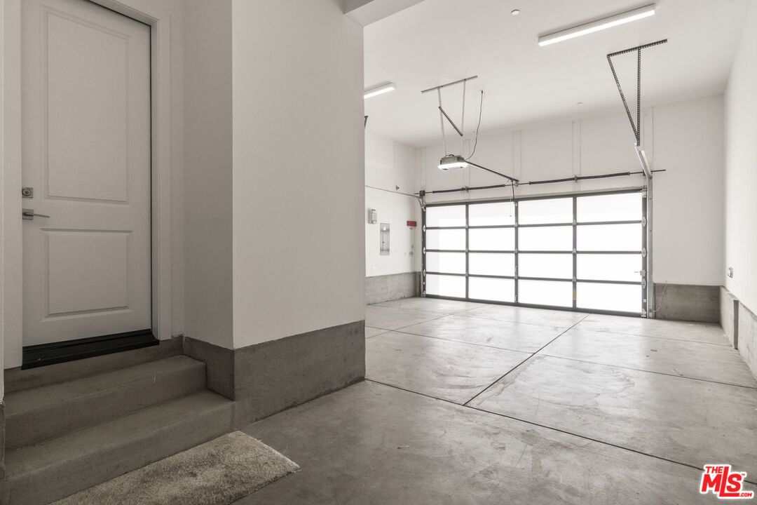 Garage, Interior