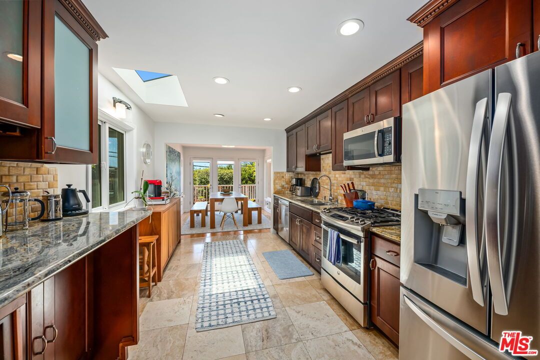 Dining room, Interior, Kitchen, Recessed Lighting, Stainless Steel Appliances
