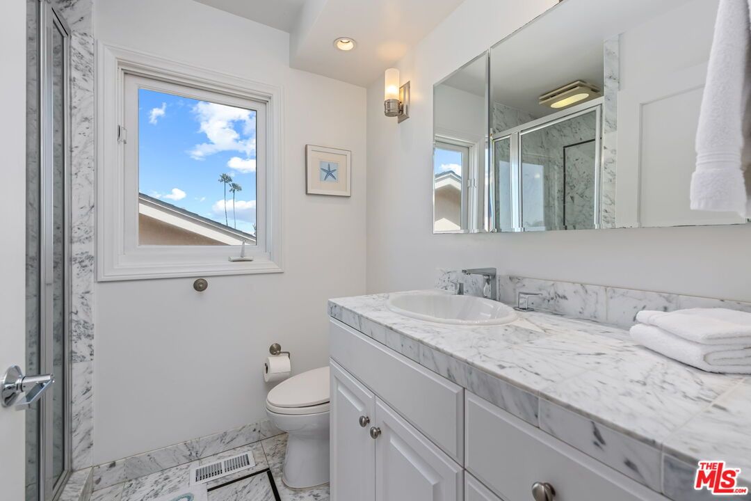 Bathroom, Interior, Marble, Recessed Lighting