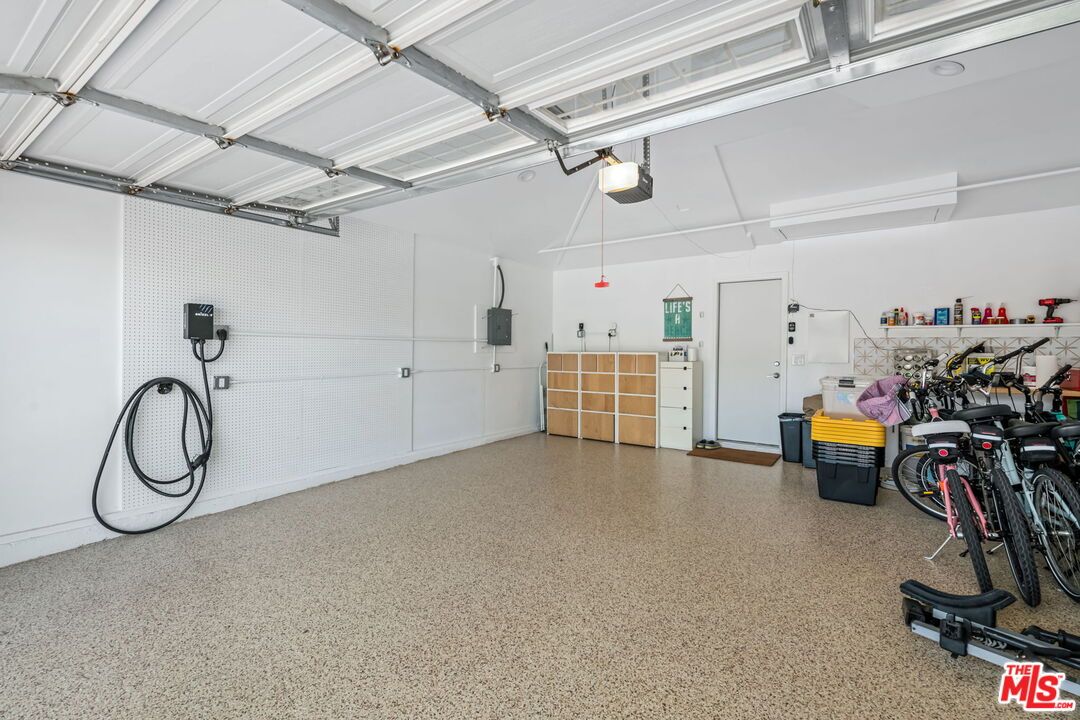 Garage, Interior