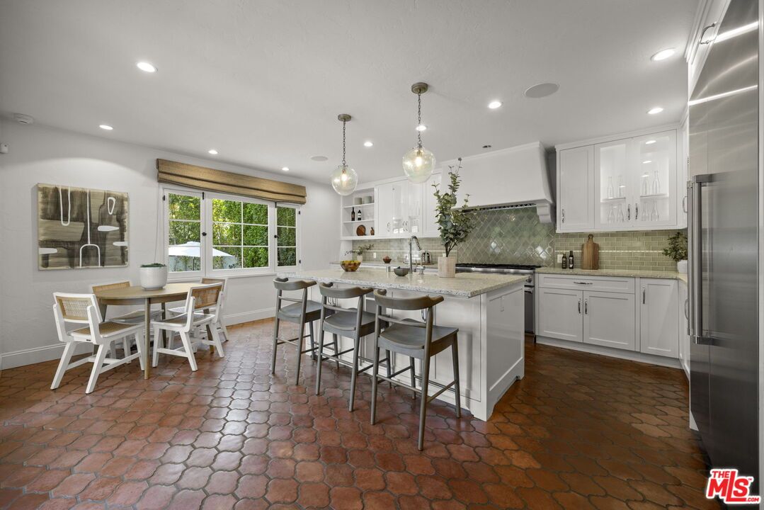 Dining room, Interior, Kitchen, Pendant Lights, Recessed Lighting, Stainless Steel Appliances