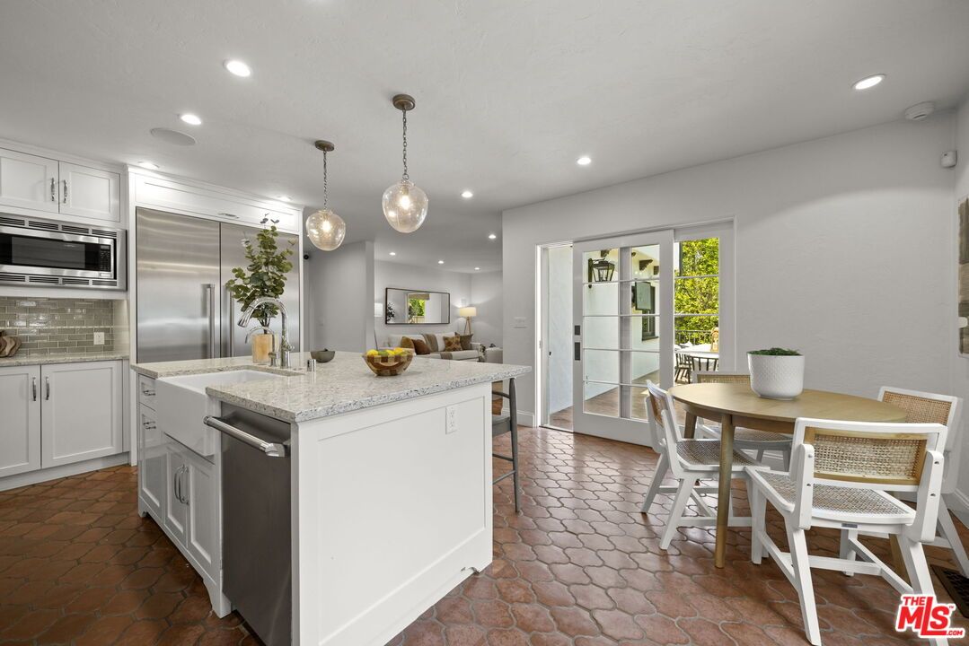 Dining room, Interior, Kitchen, Pendant Lights, Recessed Lighting, Stainless Steel Appliances