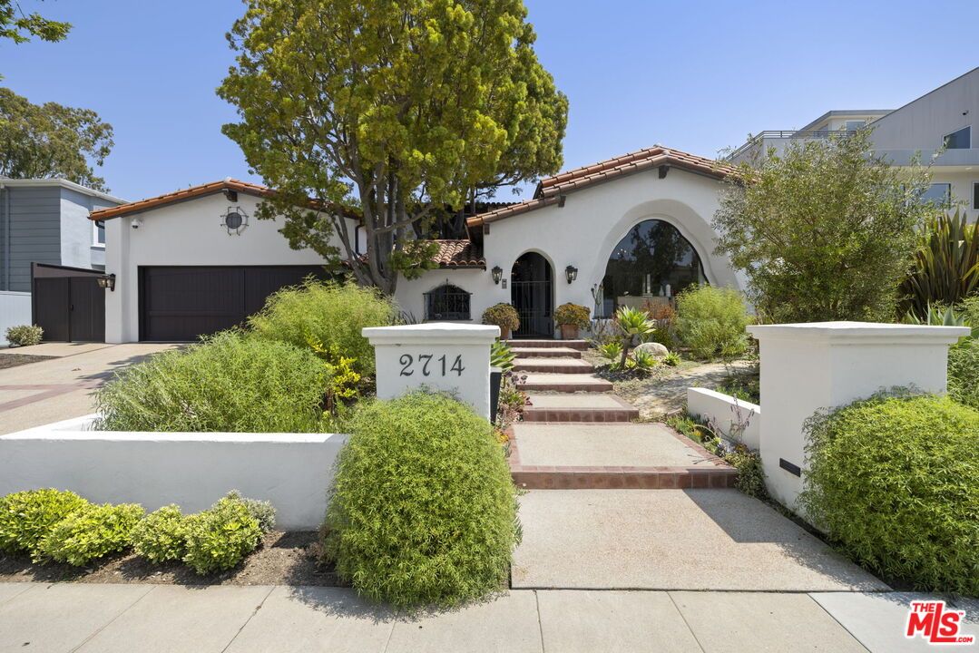 Attached, Exterior, Facade, Spanish Mediterranean