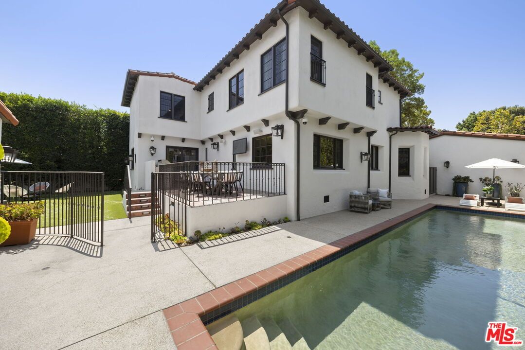Exterior, Pool