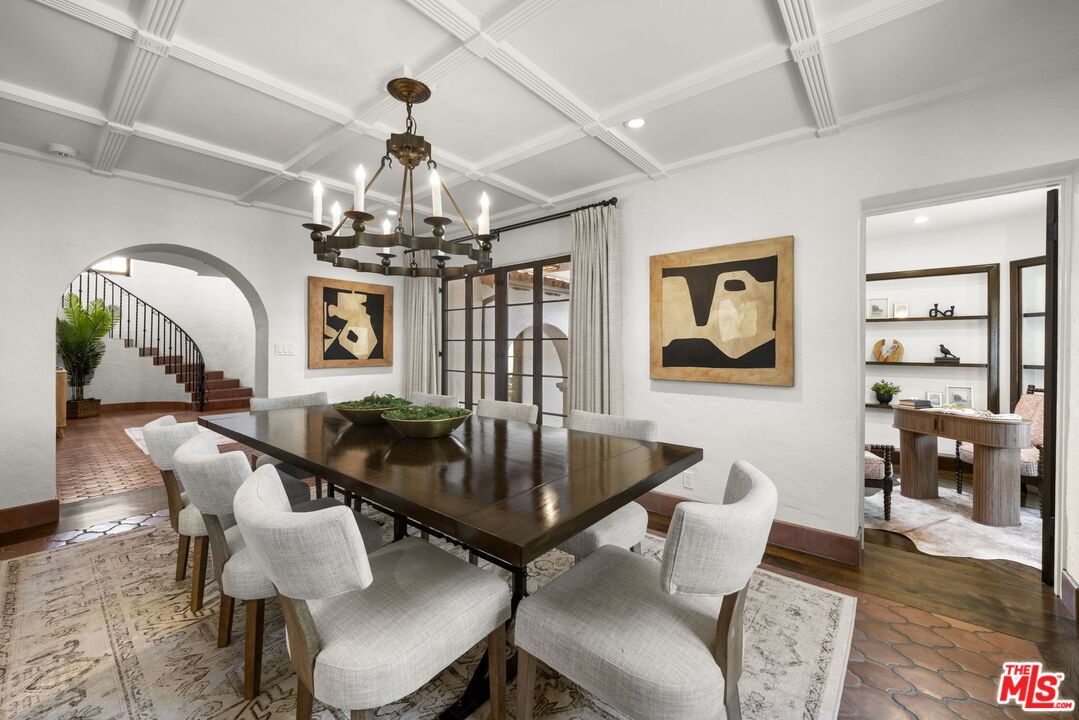Chandelier, Dining room, Interior, Recessed Lighting, Wood Texture Flooring