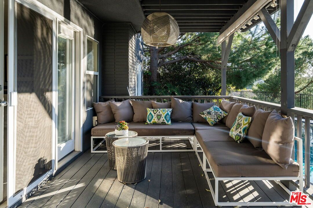 Exterior, Wood Texture Flooring