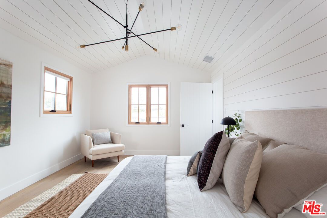Bedroom, Interior, Pendant Lights, Wood Texture Flooring
