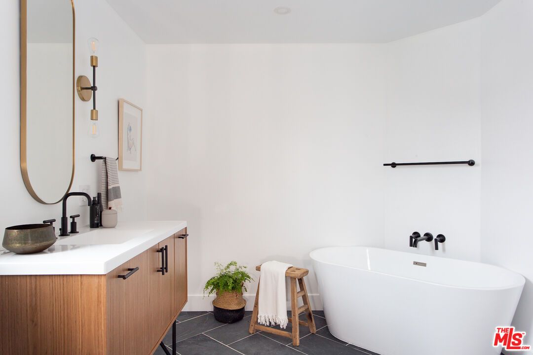 Bathroom, Free Standing Baths, Interior