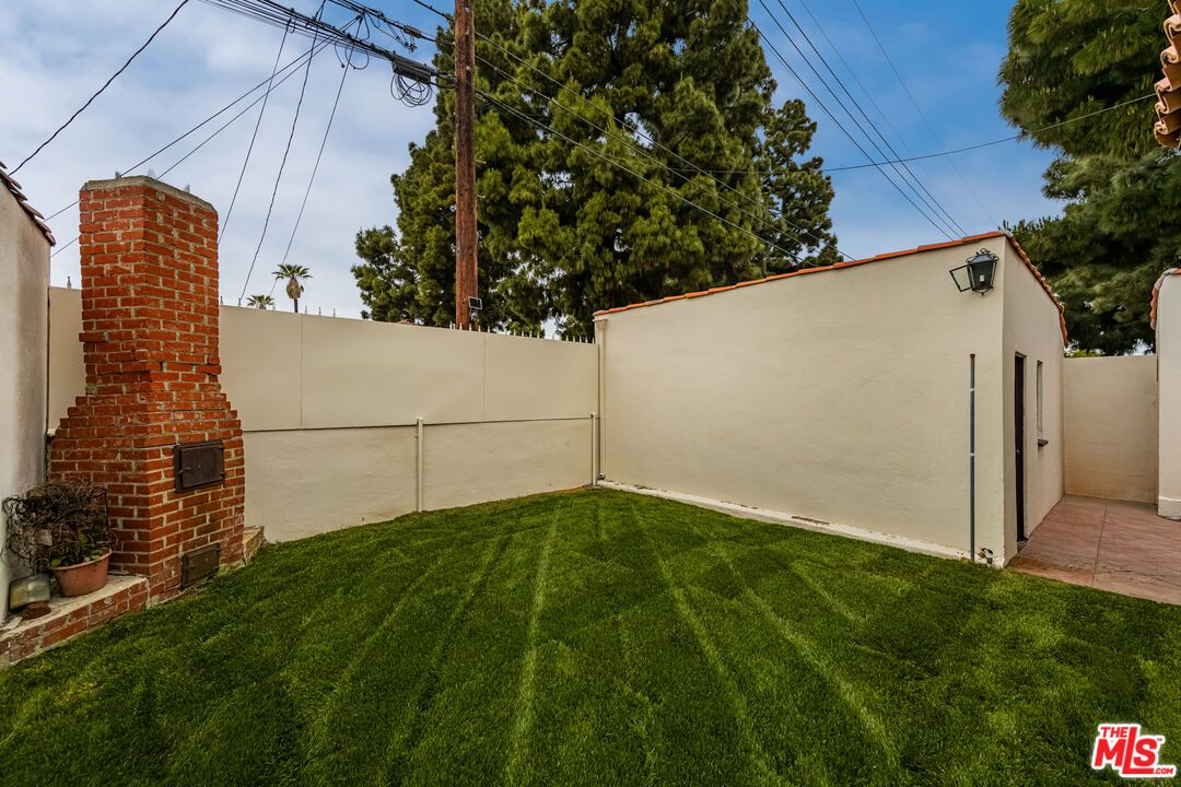 Backyard, Exterior