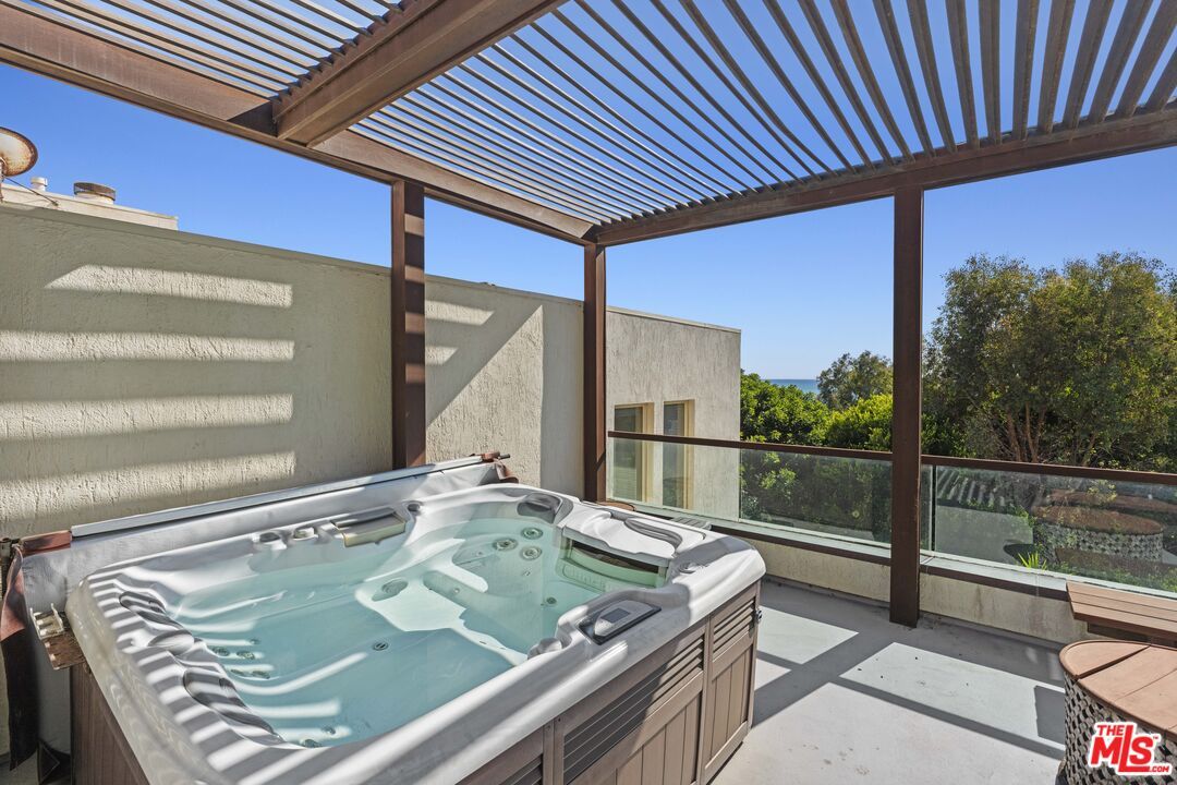 Exterior, Hot Tub