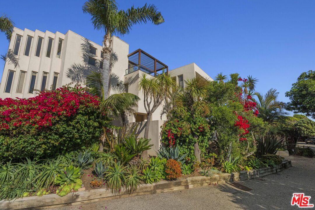 Exterior, Facade, Condo Building