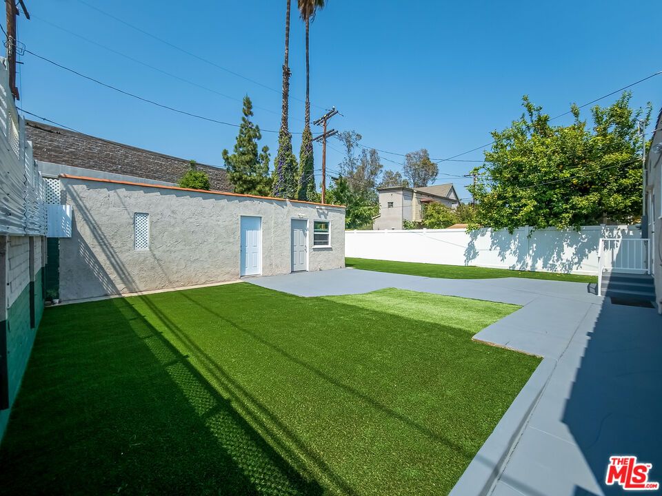 Backyard, Exterior