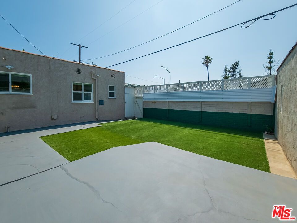 Backyard, Exterior