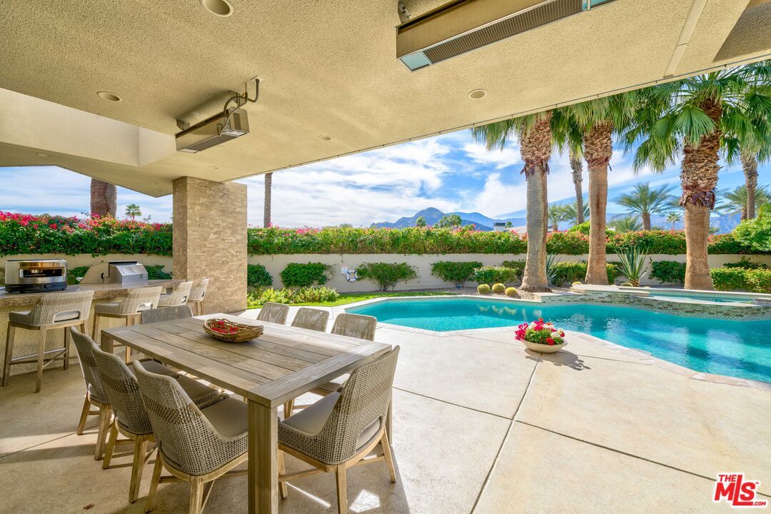 Exterior, Outdoor Kitchen, Pool