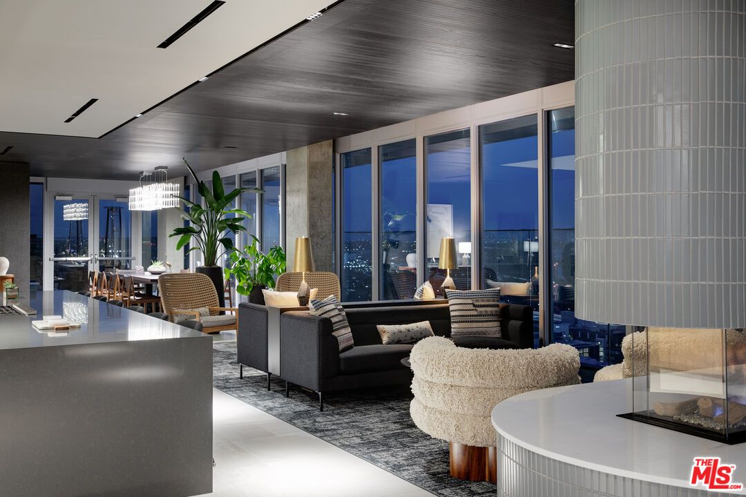 Chandelier, Dining room, Interior, Living room, Recessed Lighting