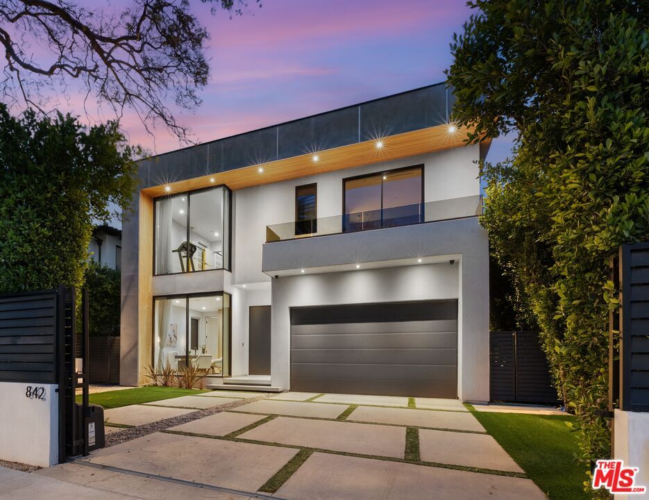 Attached, Exterior, Facade, Modern