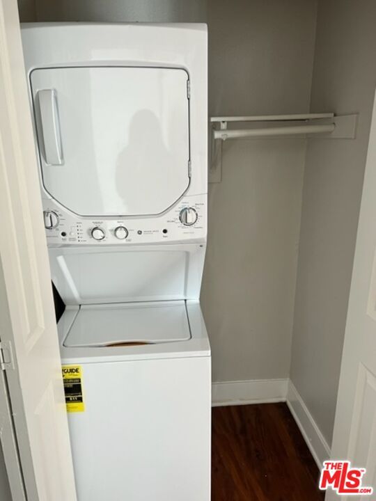 Interior, Utility Closets, Washer, Wood Texture Flooring