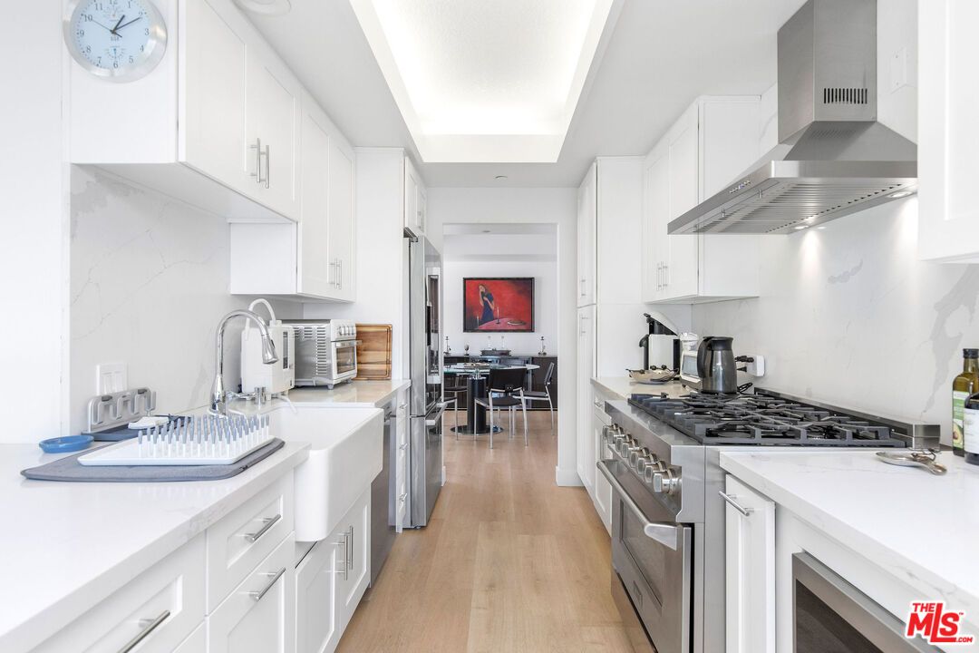 Dining room, Interior, Kitchen, Marble Walls, Stainless Steel Appliances, Wood Texture Flooring