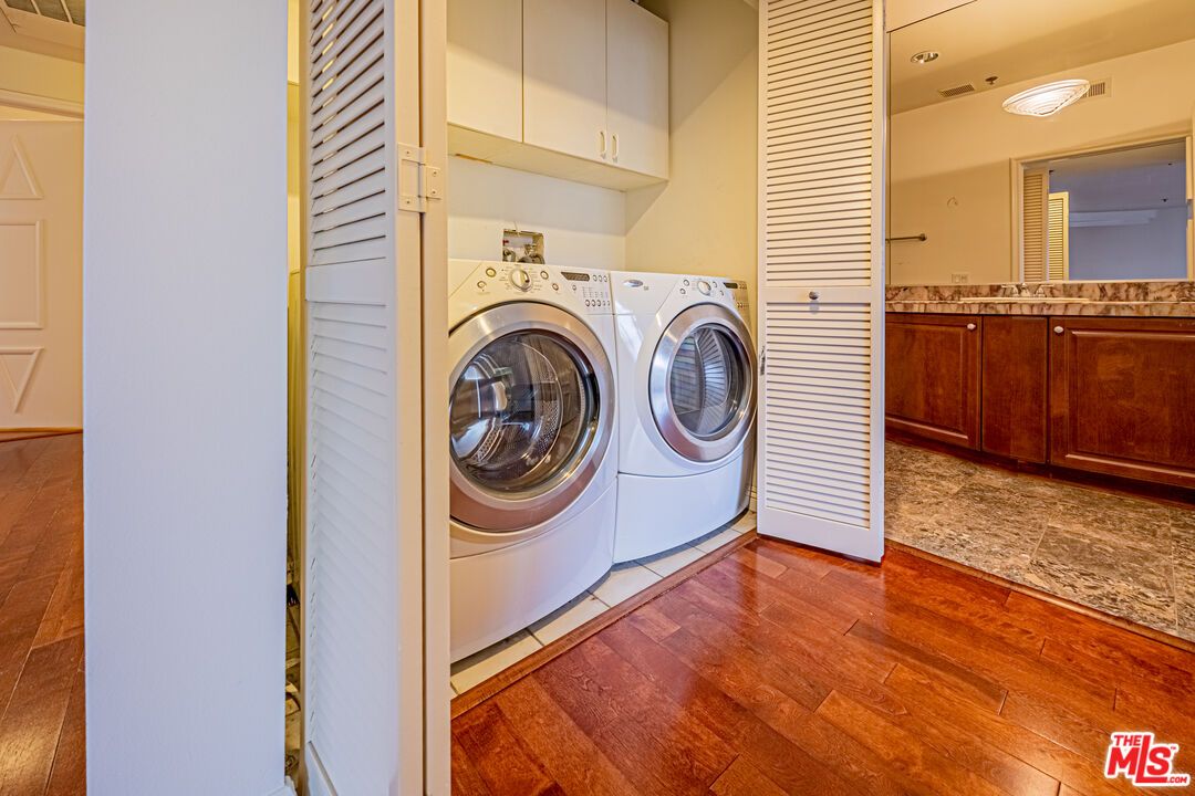 Interior, Recessed Lighting, Utility Closets, Washer, Wood Texture Flooring