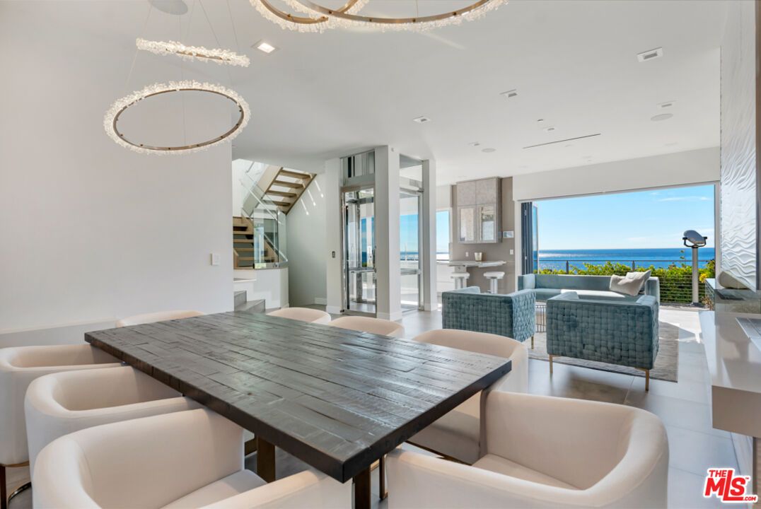 Dining room, Interior, Living room, Pendant Lights, Recessed Lighting, Water