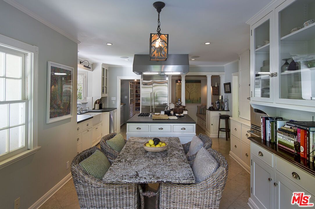 Dining room, Interior, Kitchen, Pendant Lights, Recessed Lighting, Stainless Steel Appliances