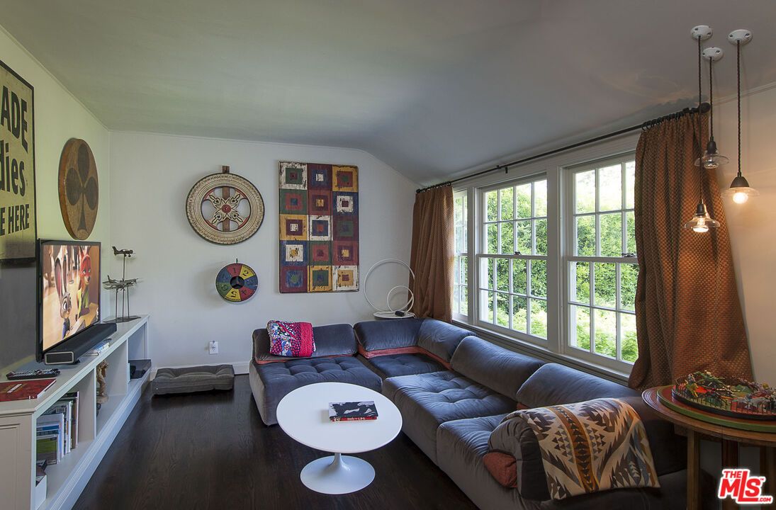 Interior, Living room, Pendant Lights, Wood Texture Flooring