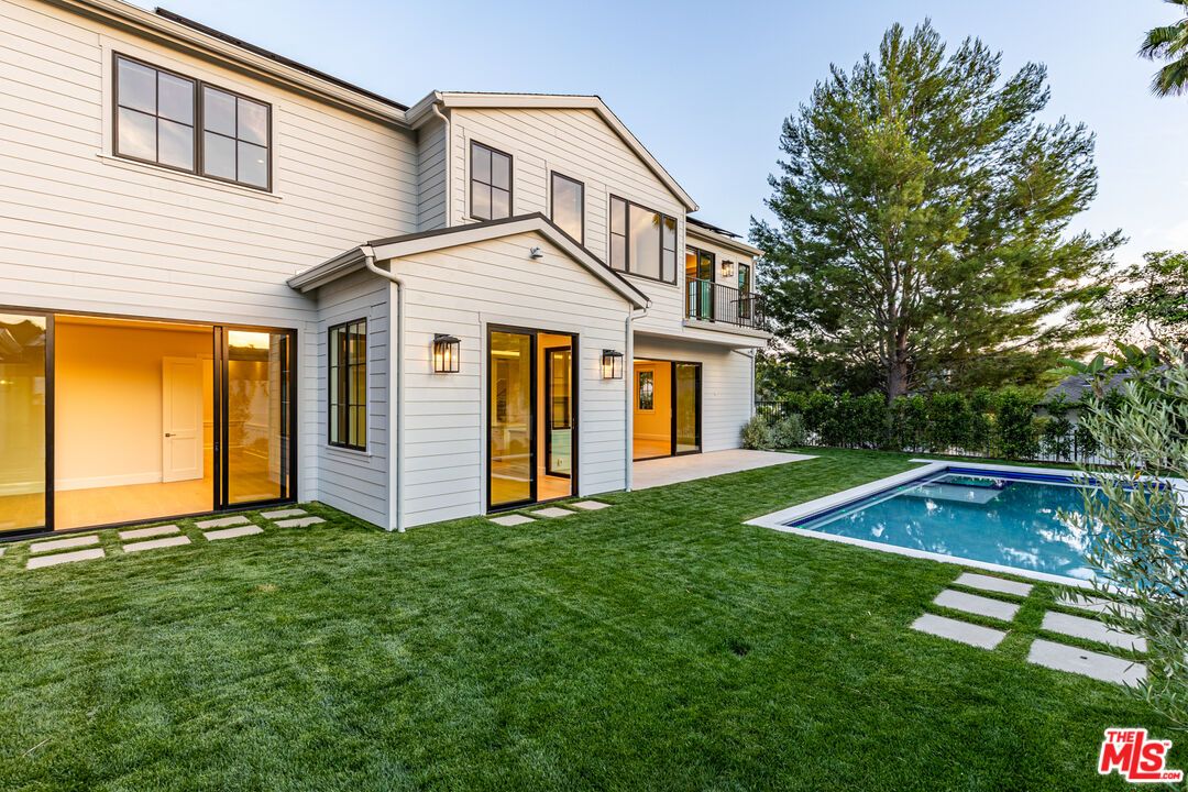 Backyard, Exterior, Pool