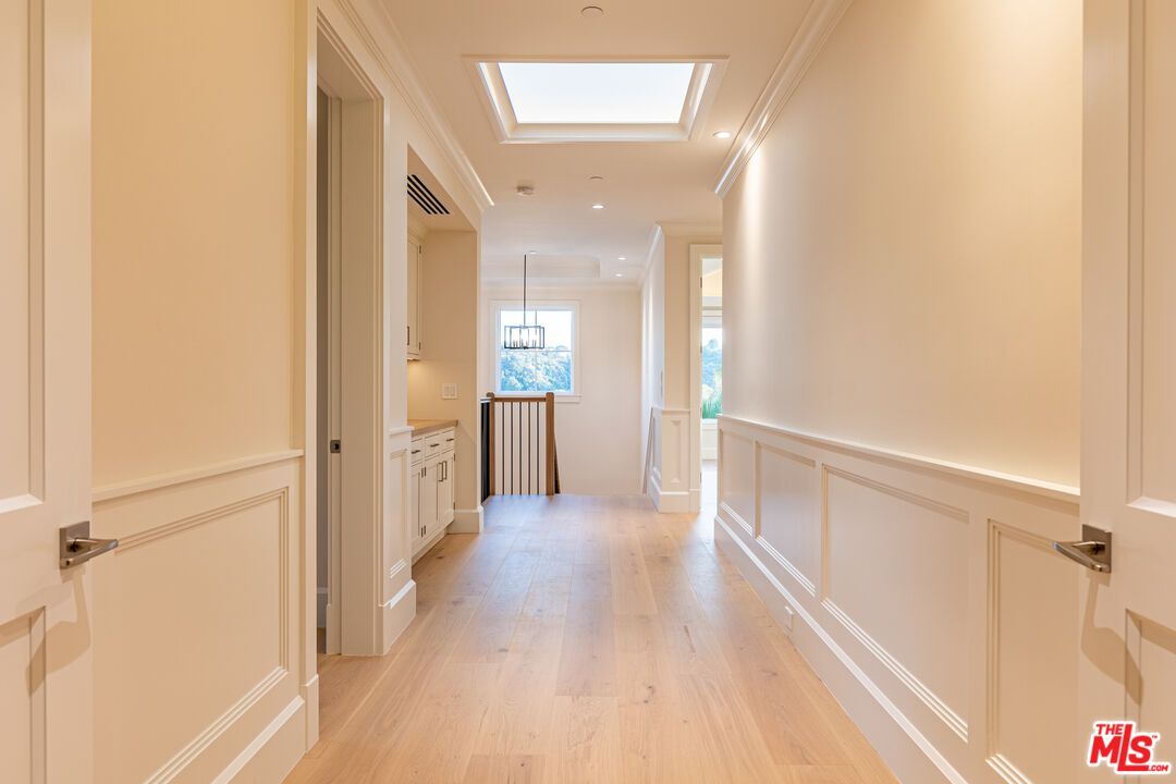 Interior, Pendant Lights, Recessed Lighting, Wood Texture Flooring
