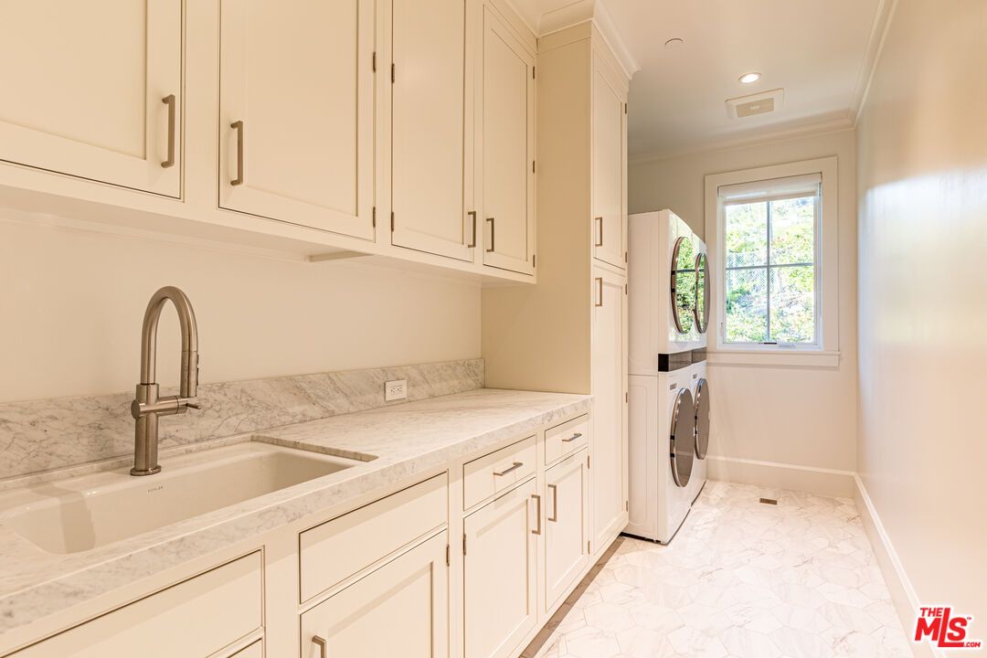 Interior, Marble, Recessed Lighting, Washer