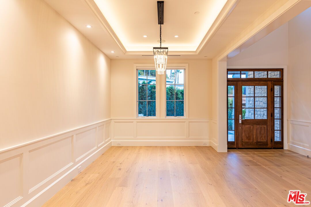 Interior, Pendant Lights, Recessed Lighting, Wood Texture Flooring