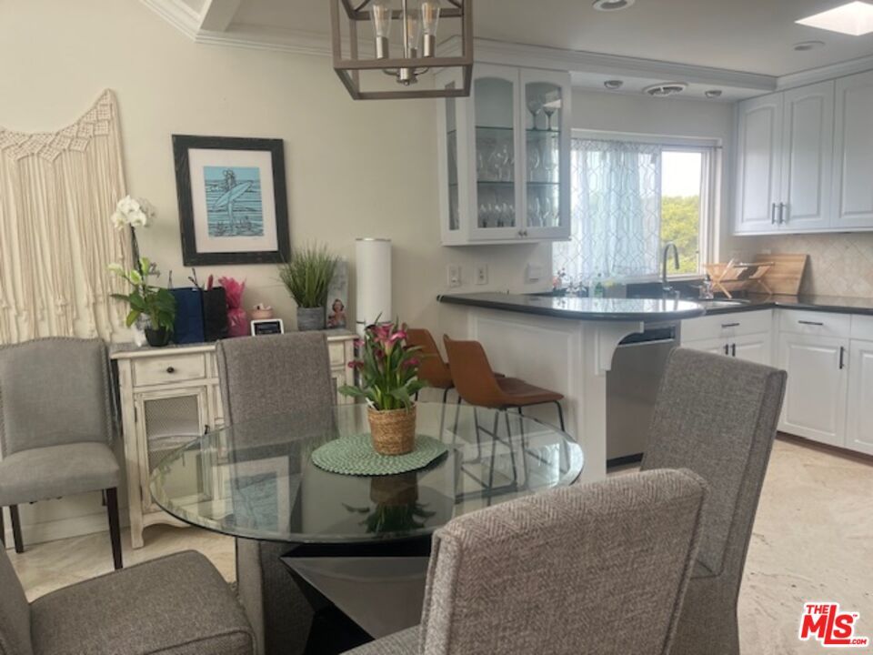 Dining room, Interior, Kitchen, Recessed Lighting