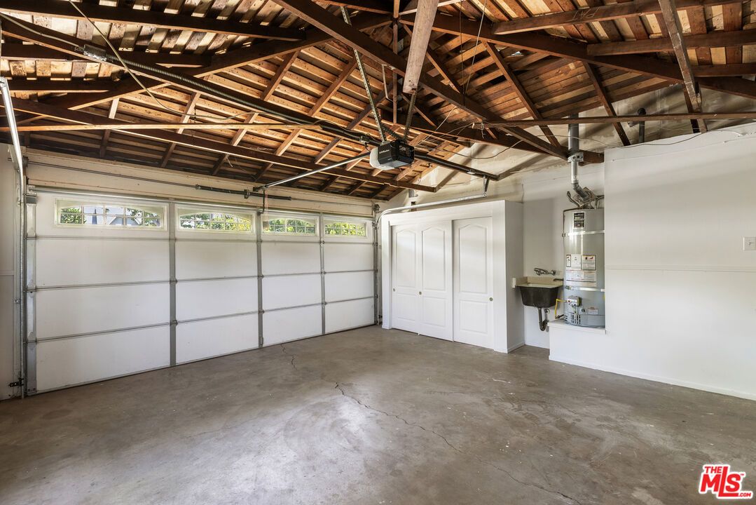 Garage, Interior, Wooden Beams, Wooden Ceilings
